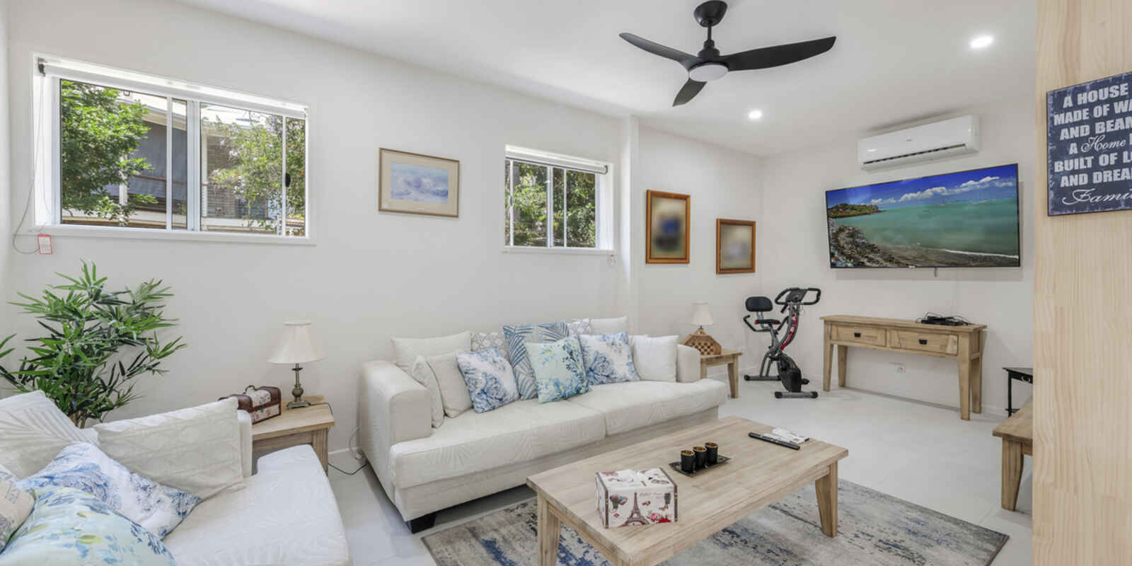 20 Kingfisher Crescent Moore Park Beach