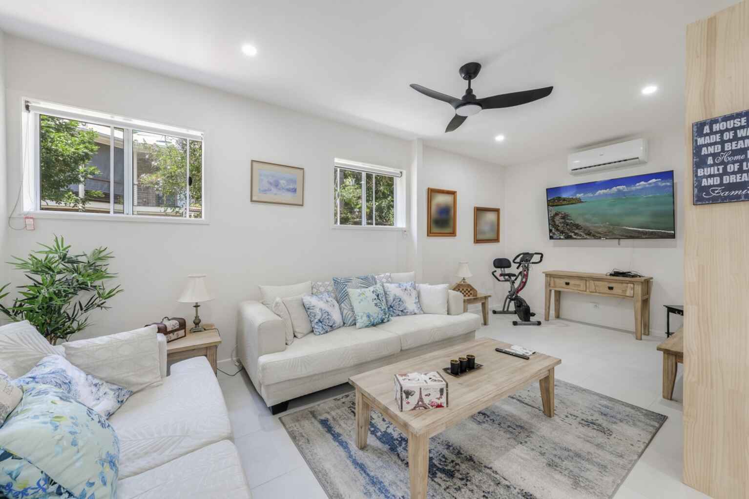 20 Kingfisher Crescent Moore Park Beach