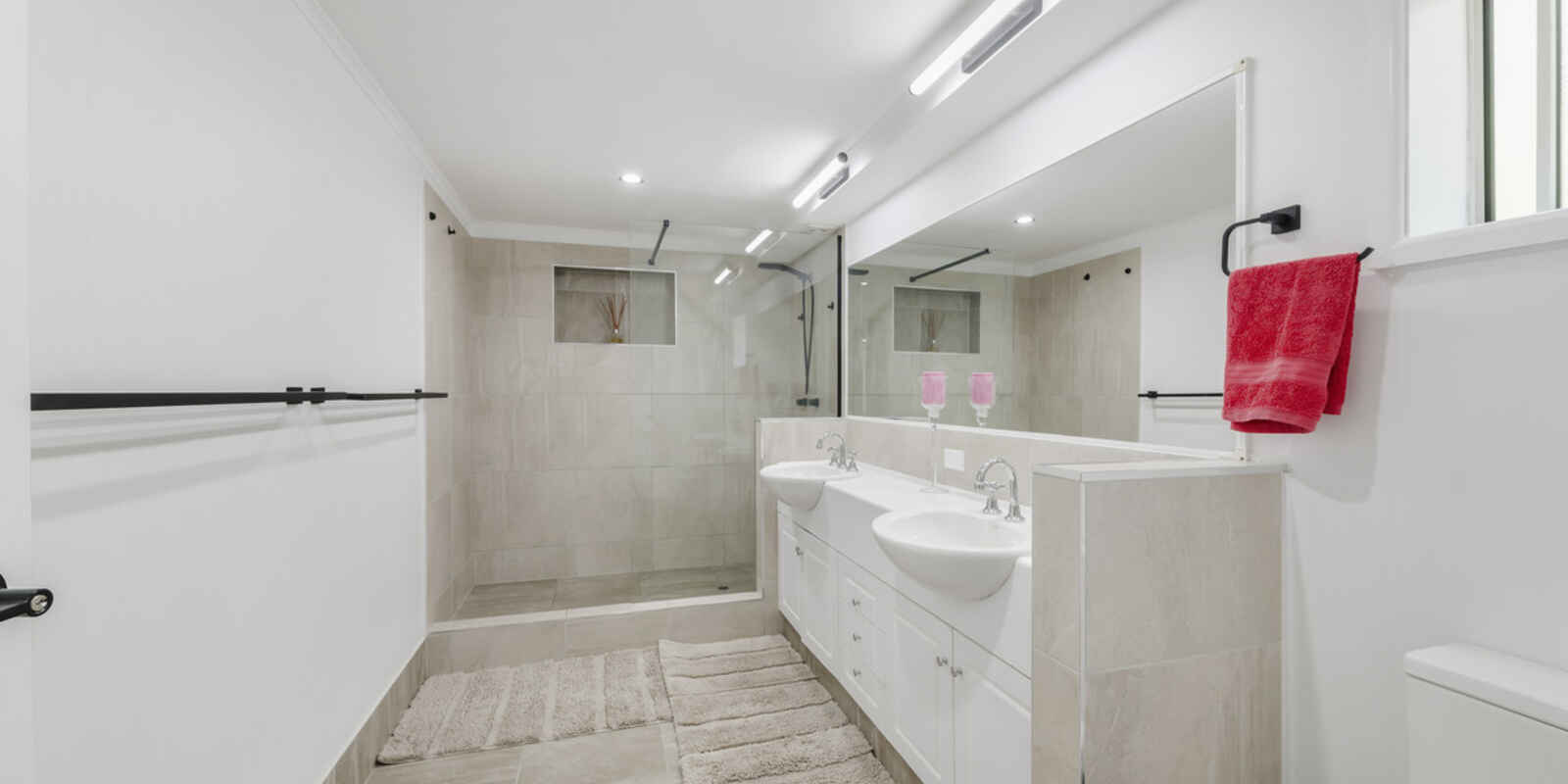 20 Kingfisher Crescent Moore Park Beach