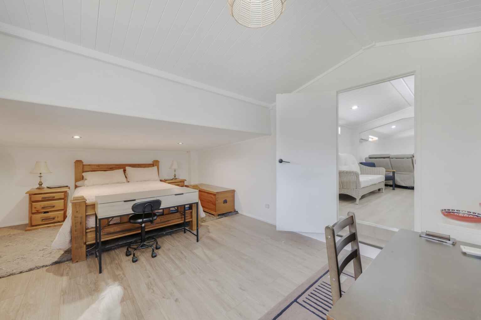 20 Kingfisher Crescent Moore Park Beach