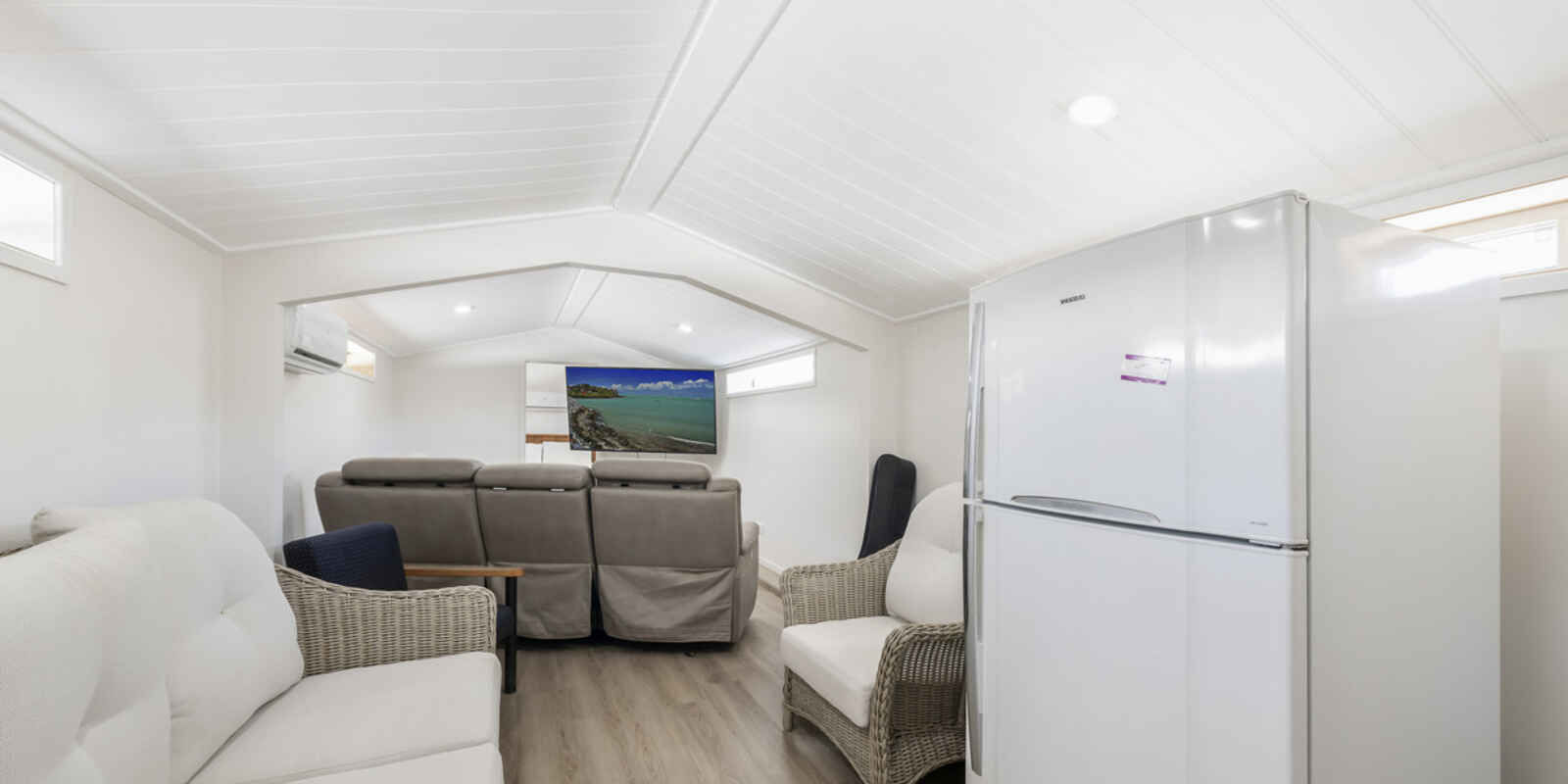 20 Kingfisher Crescent Moore Park Beach