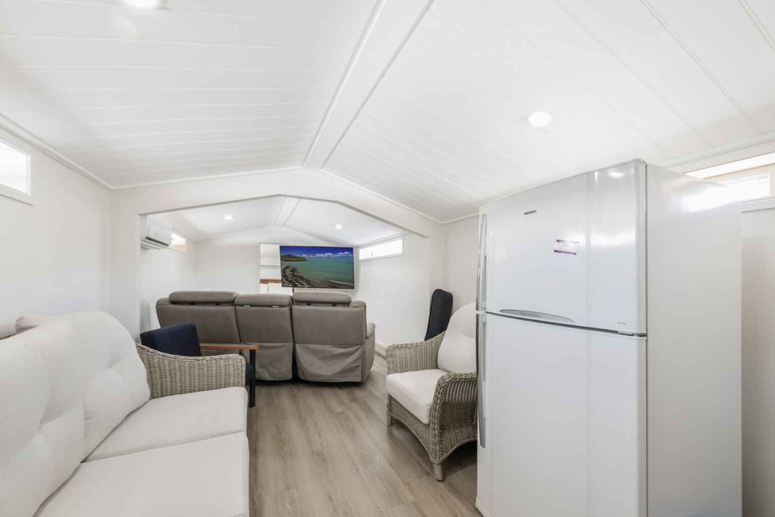 20 Kingfisher Crescent Moore Park Beach