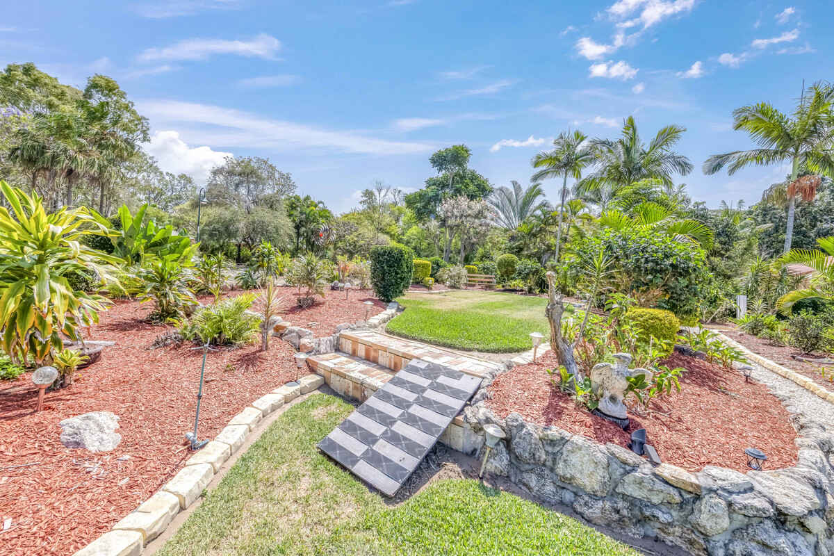 5 Woodlands Lane Moore Park Beach