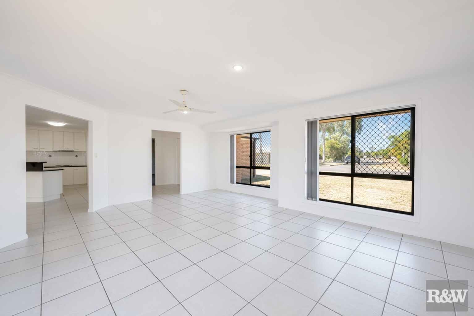 33 Acacia Street Moore Park Beach