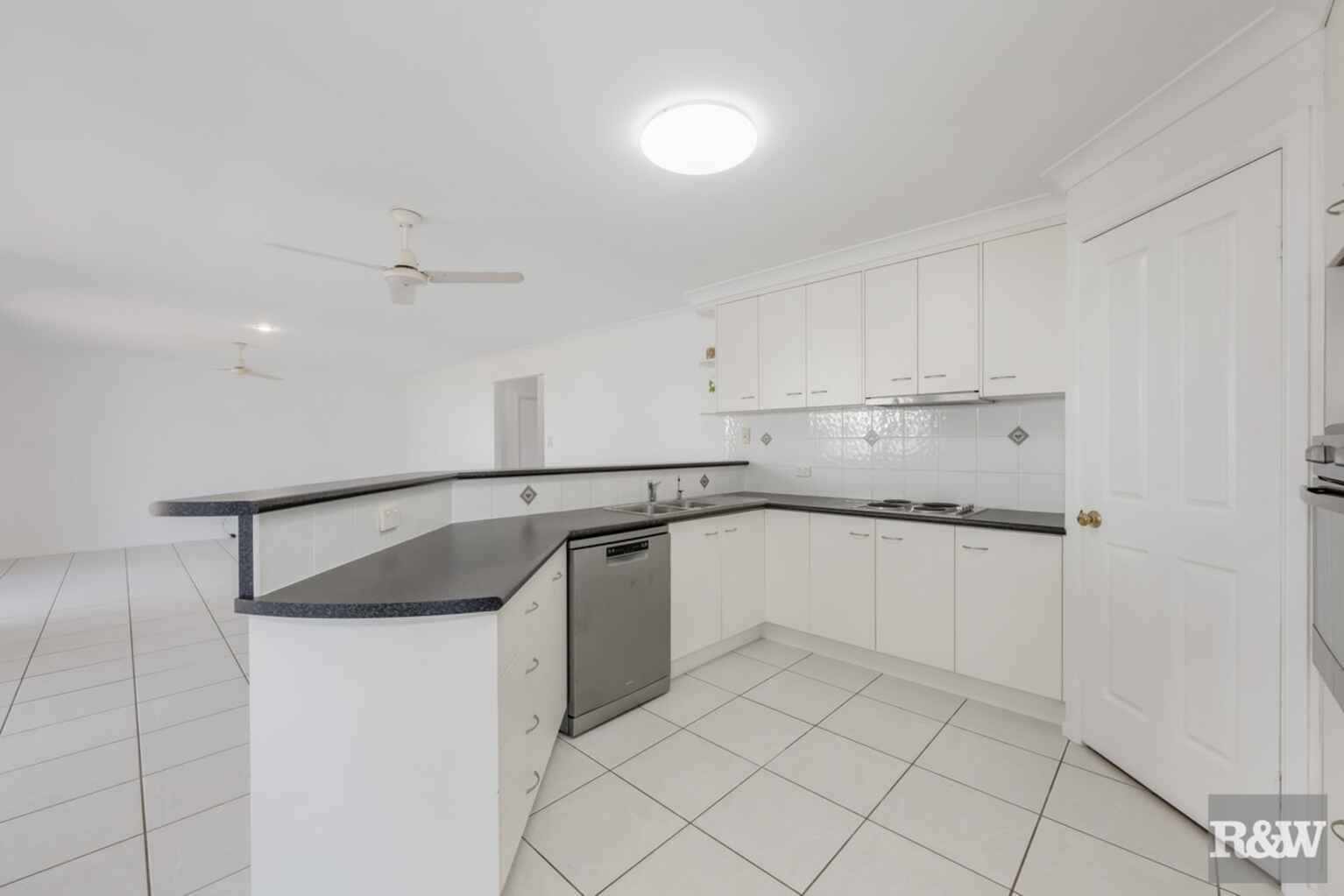 33 Acacia Street Moore Park Beach