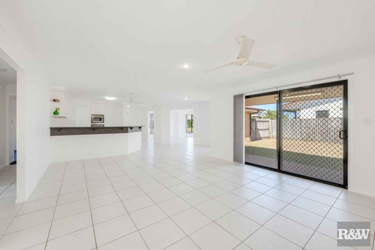 33 Acacia Street Moore Park Beach