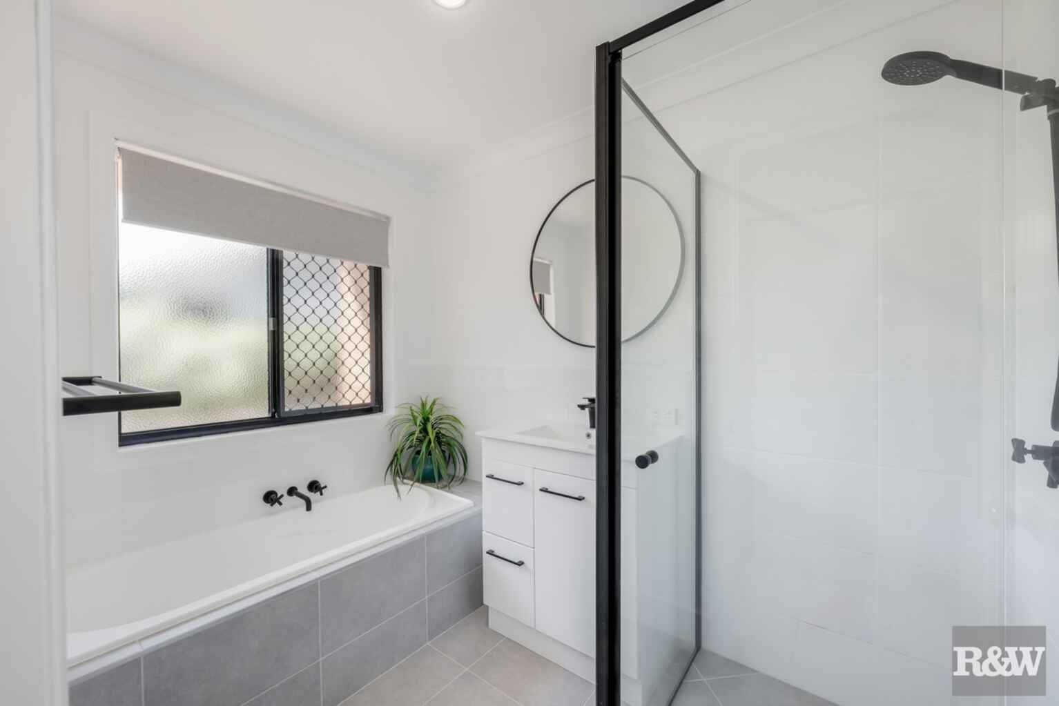 33 Acacia Street Moore Park Beach