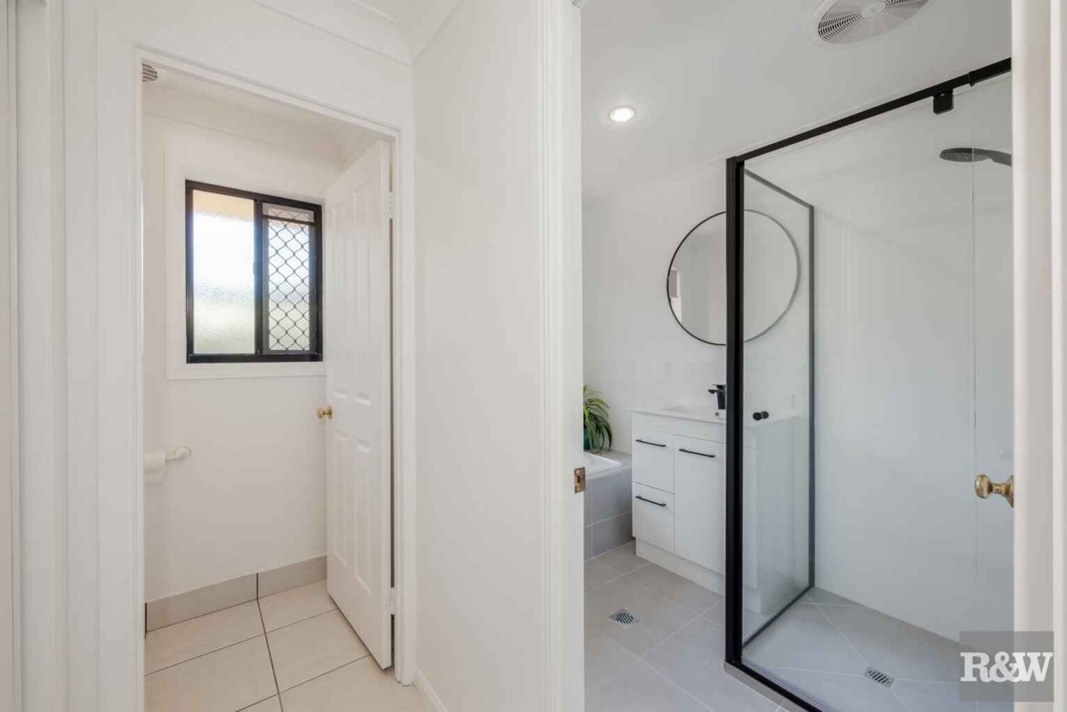 33 Acacia Street Moore Park Beach