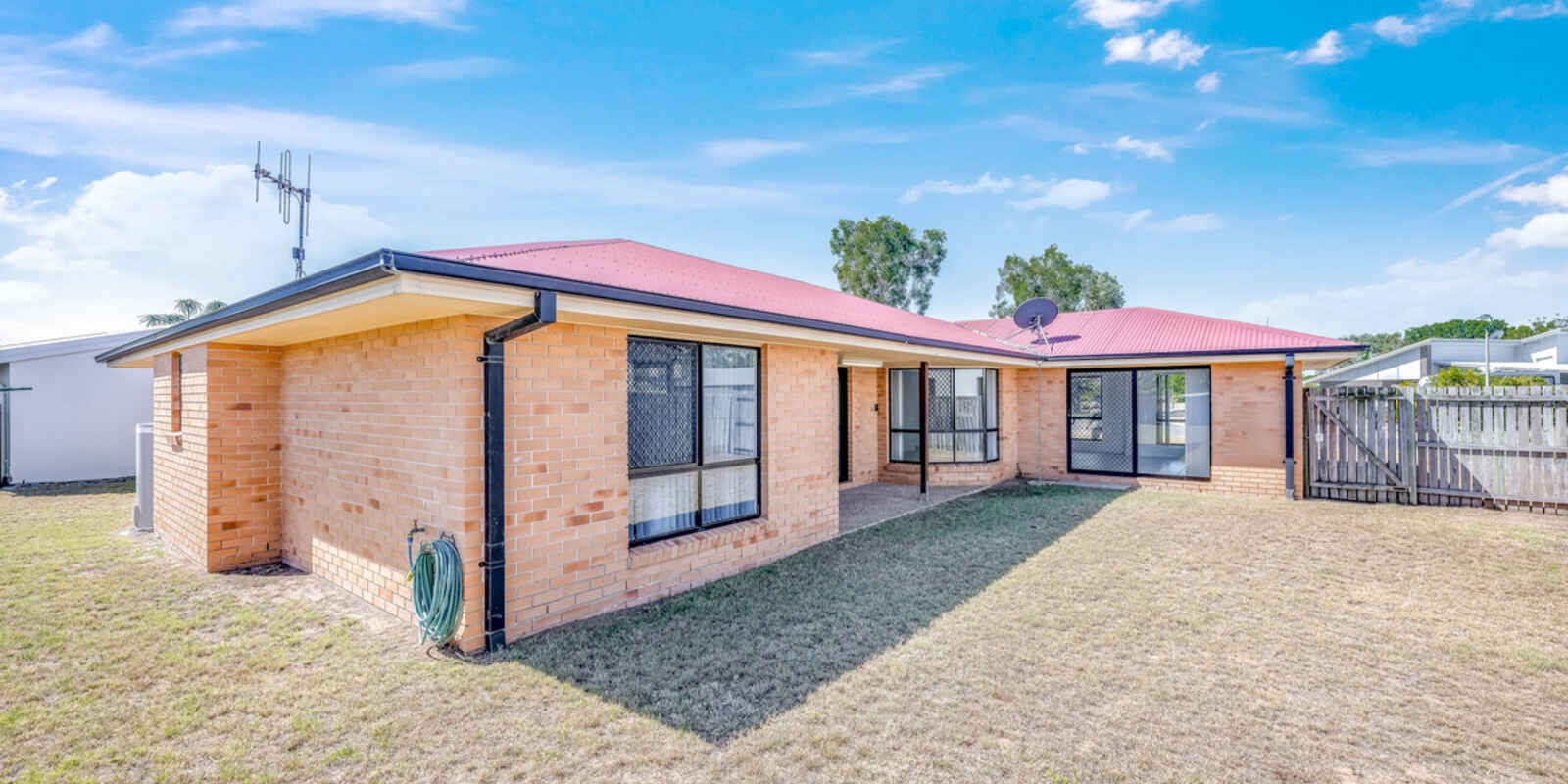 33 Acacia Street Moore Park Beach