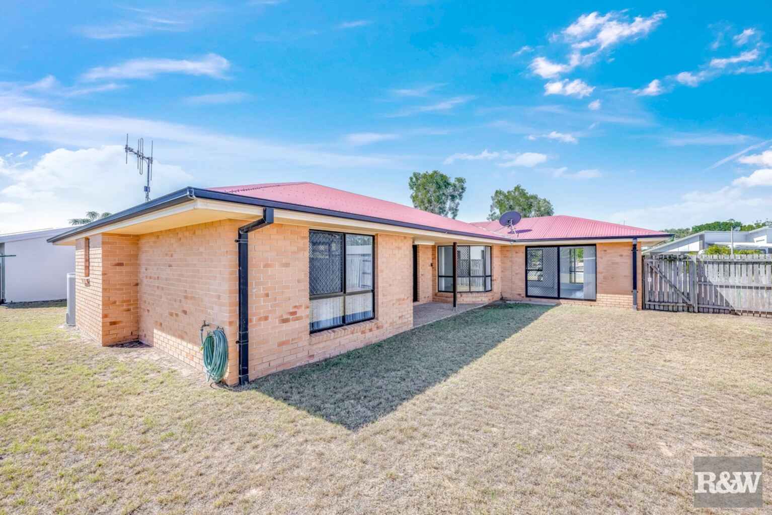 33 Acacia Street Moore Park Beach