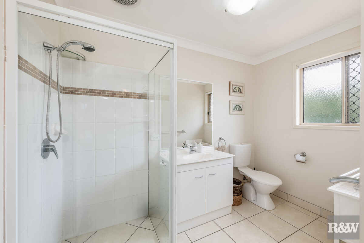 3 McCallum Close Coral Cove 3 McCallum Close Coral Cove