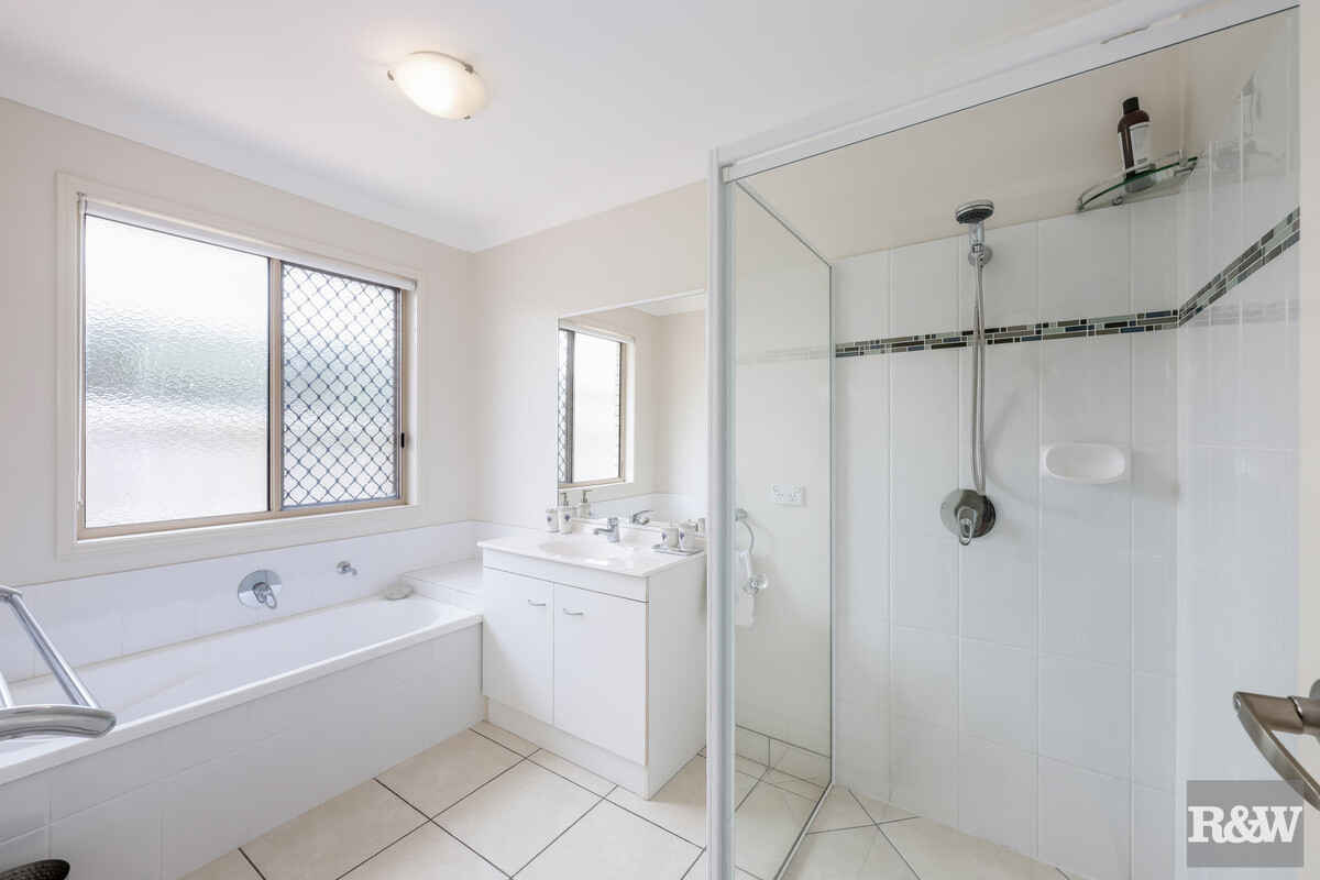 3 McCallum Close Coral Cove 3 McCallum Close Coral Cove