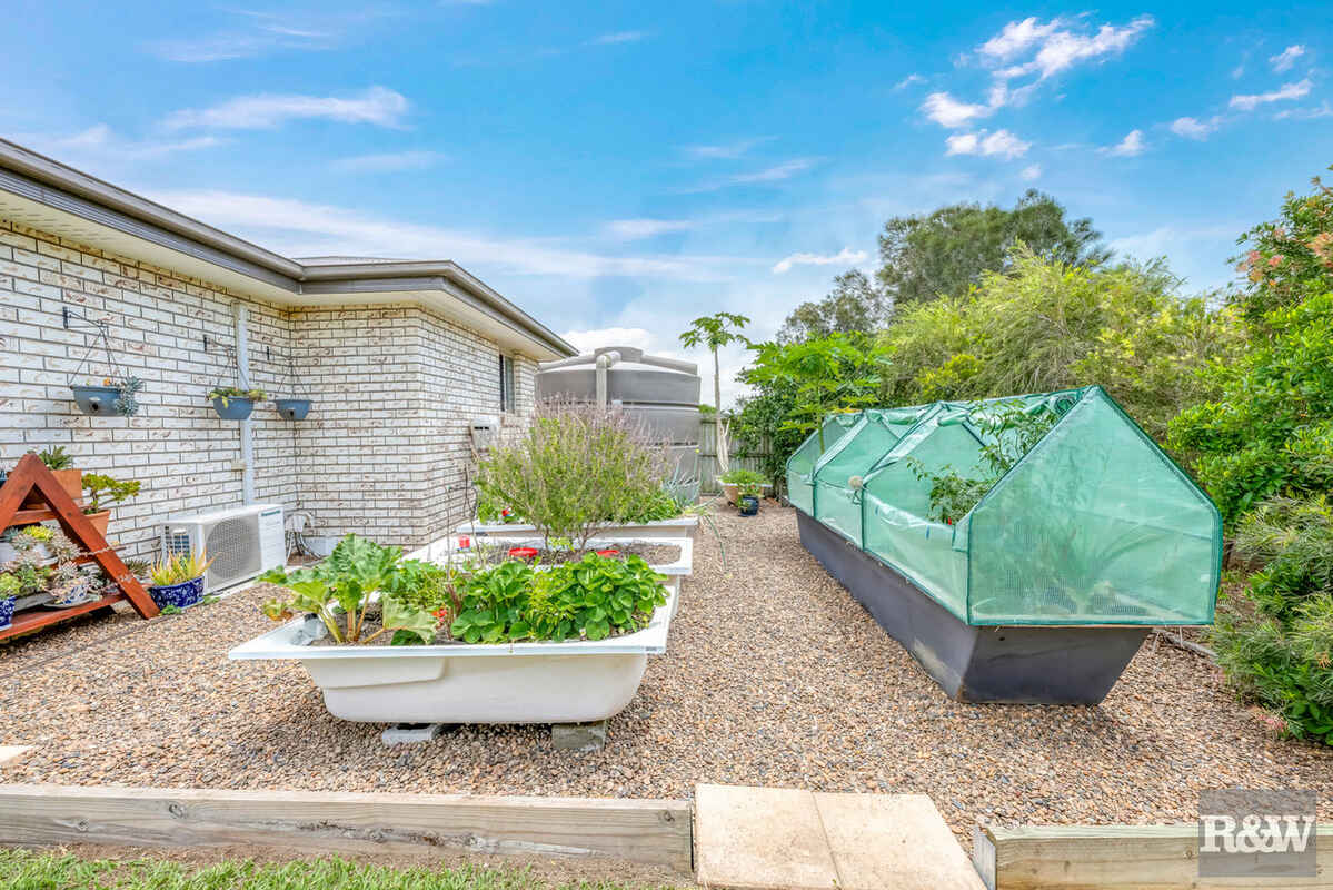 3 McCallum Close Coral Cove 3 McCallum Close Coral Cove