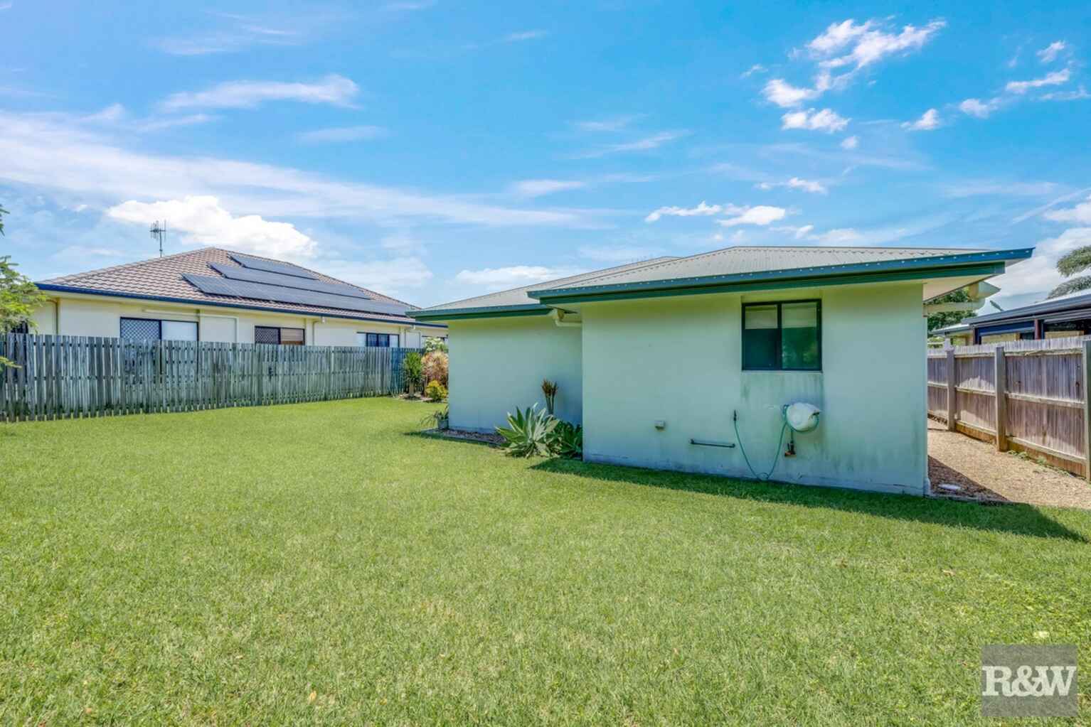 19 McCallum Close Coral Cove