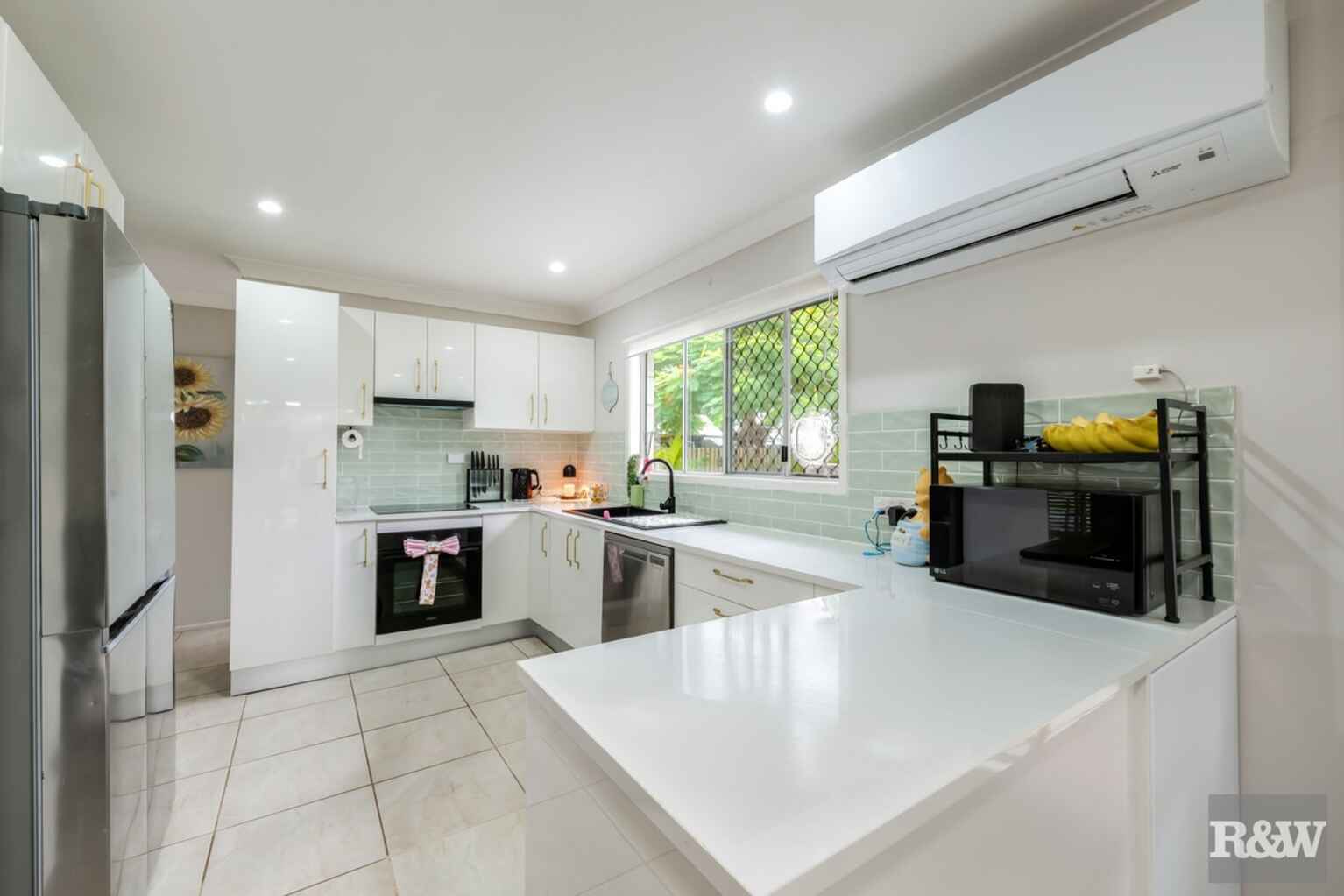 30 SUNSET Drive Thabeban