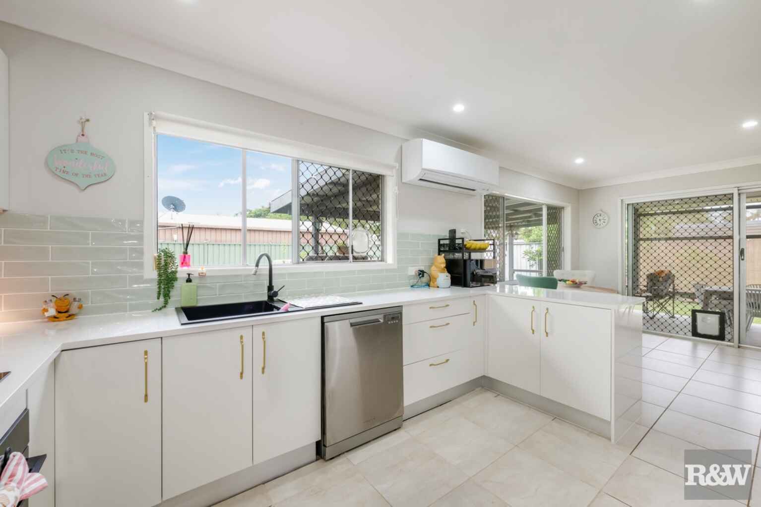 30 SUNSET Drive Thabeban