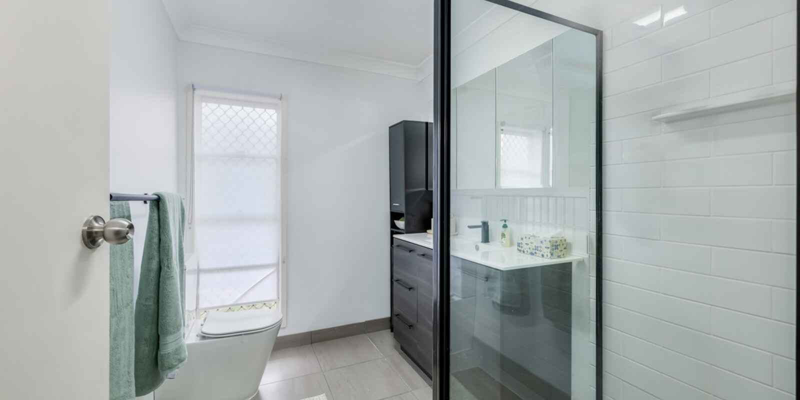 30 SUNSET Drive Thabeban