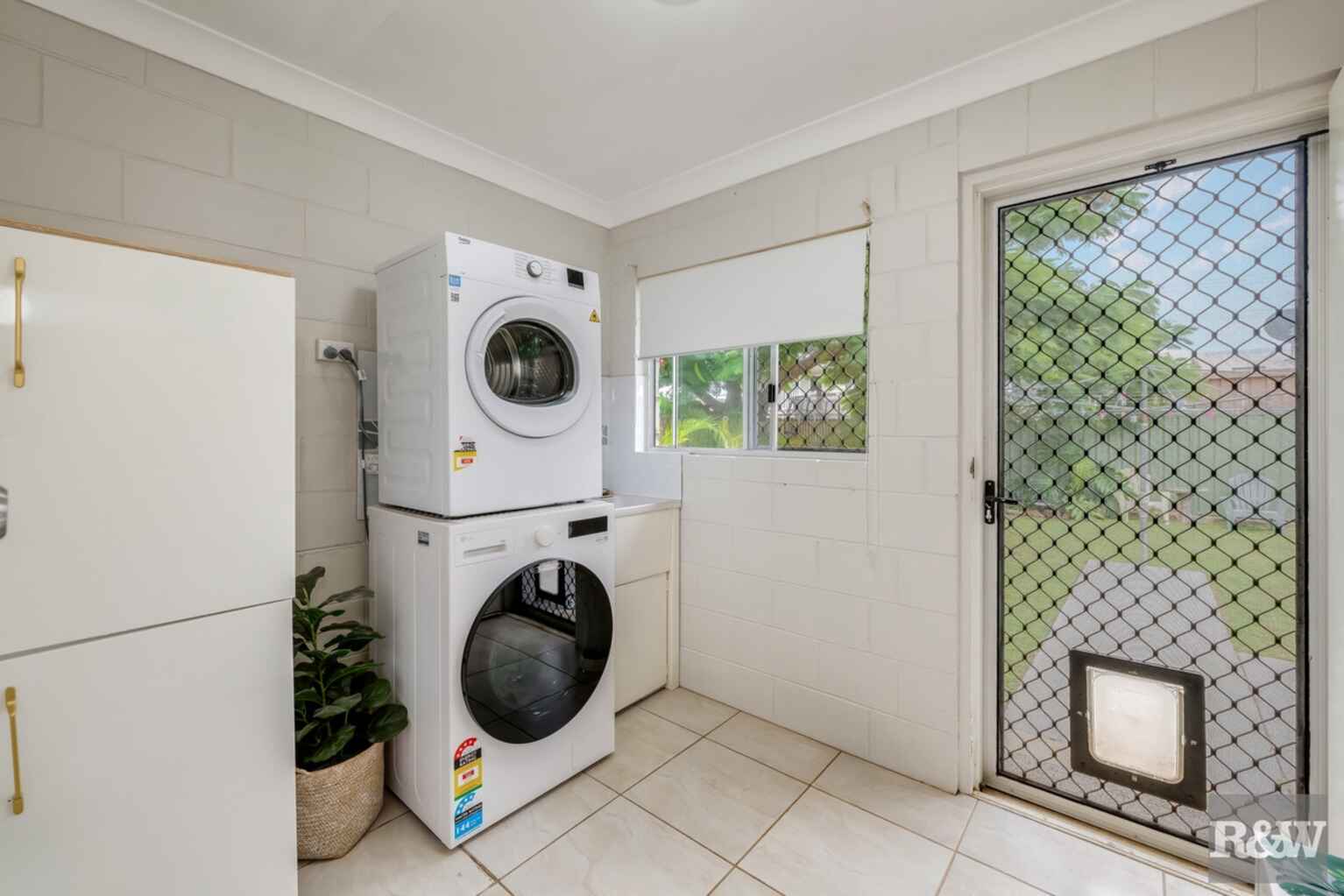 30 SUNSET Drive Thabeban