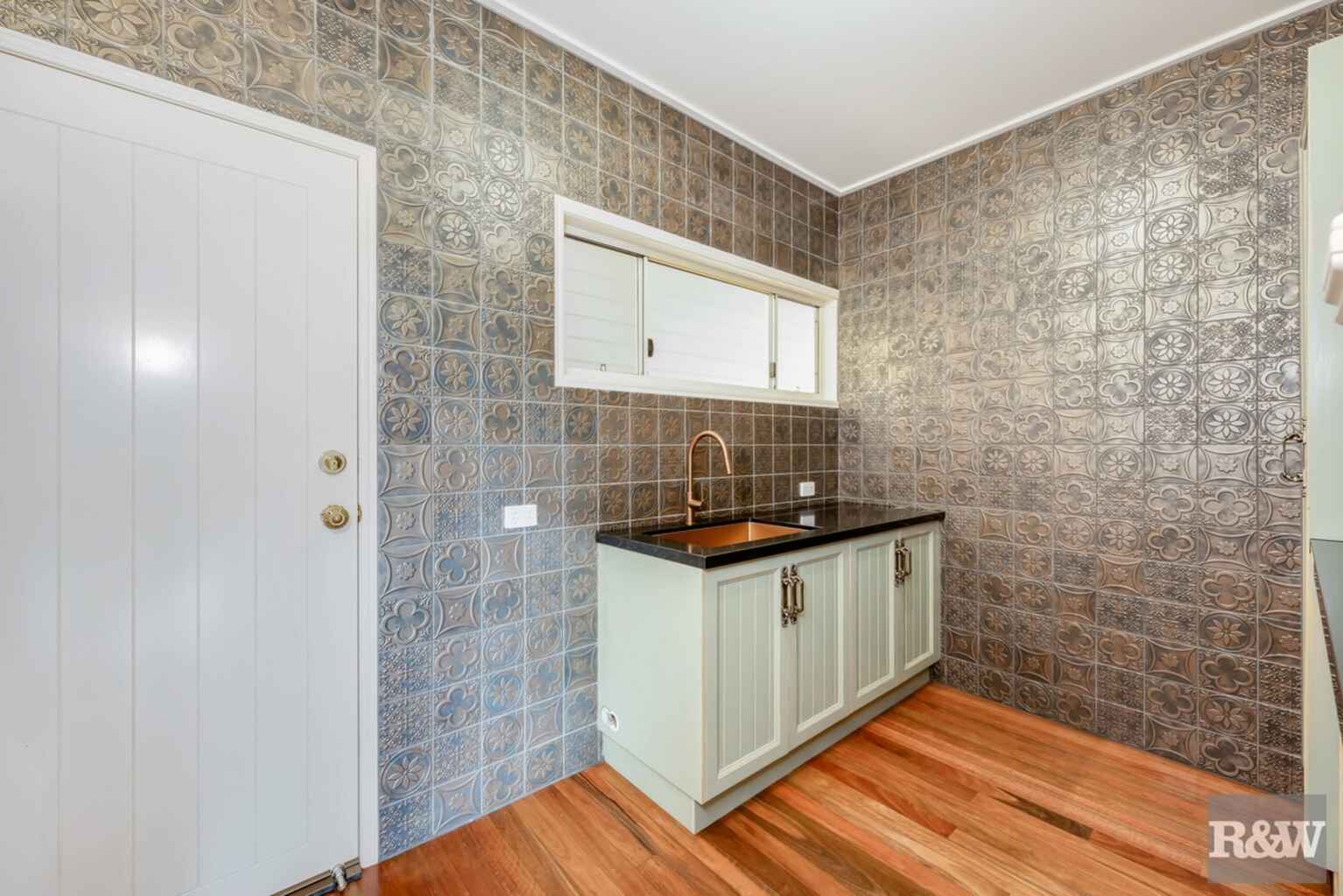 86 Sylvan Drive Moore Park Beach