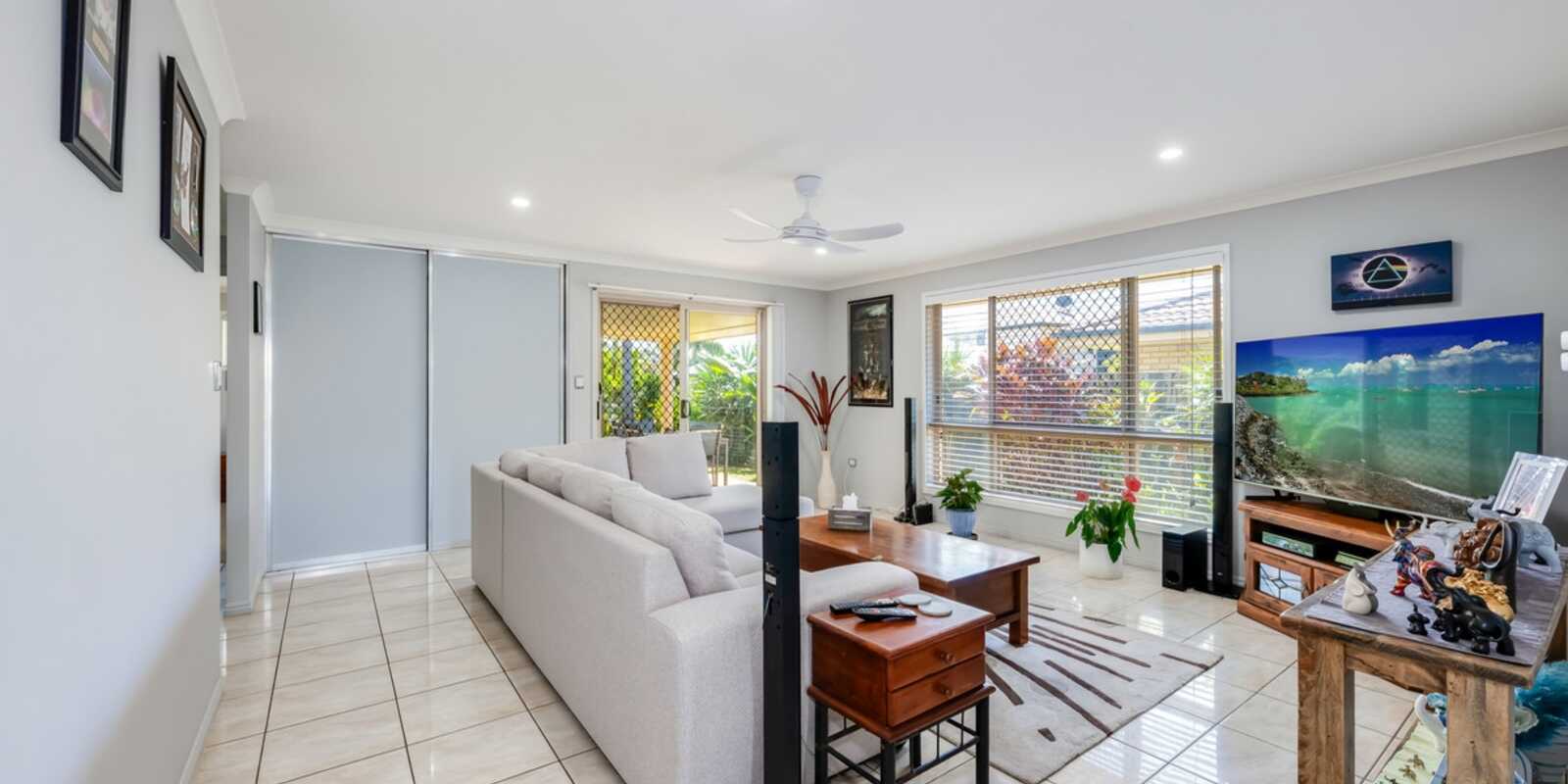 15 McCallum Close Coral Cove 15 McCallum Close Coral Cove