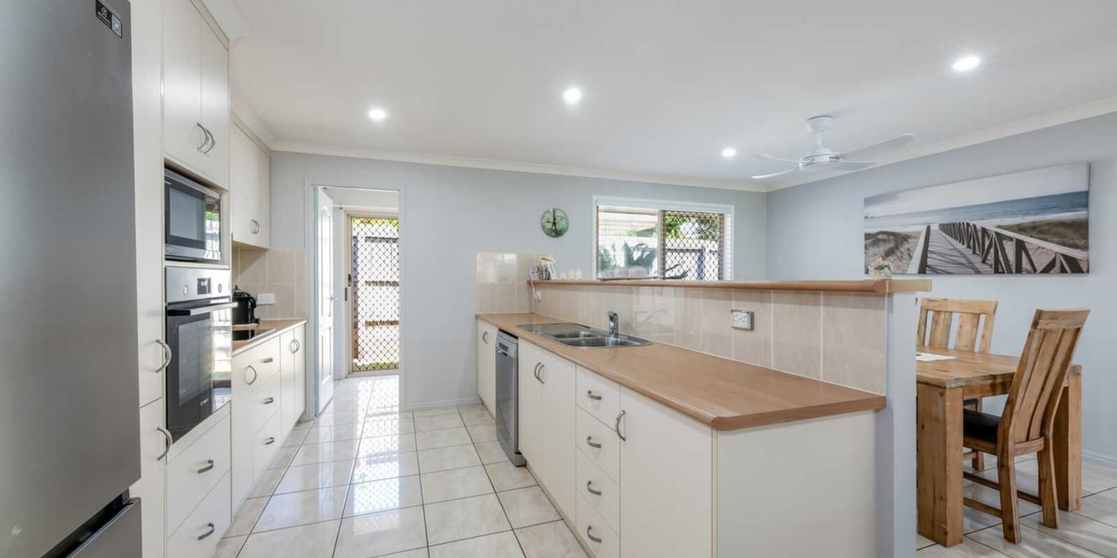 15 McCallum Close Coral Cove 15 McCallum Close Coral Cove