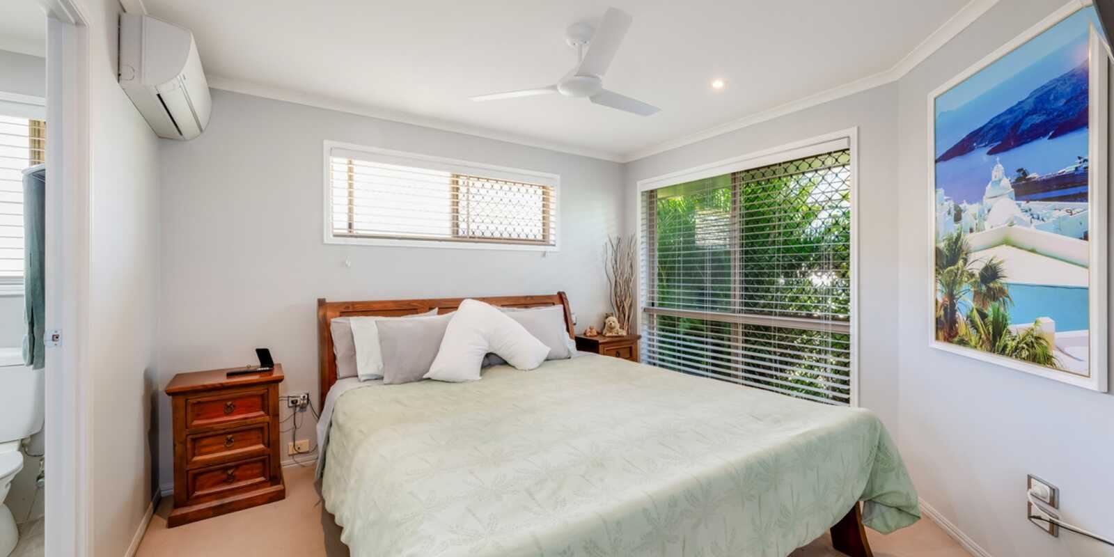 15 McCallum Close Coral Cove 15 McCallum Close Coral Cove