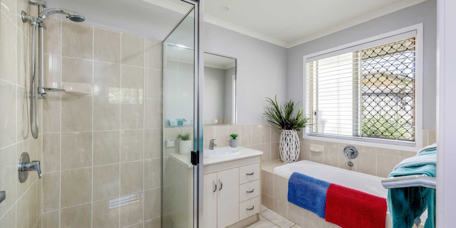 15 McCallum Close Coral Cove 15 McCallum Close Coral Cove