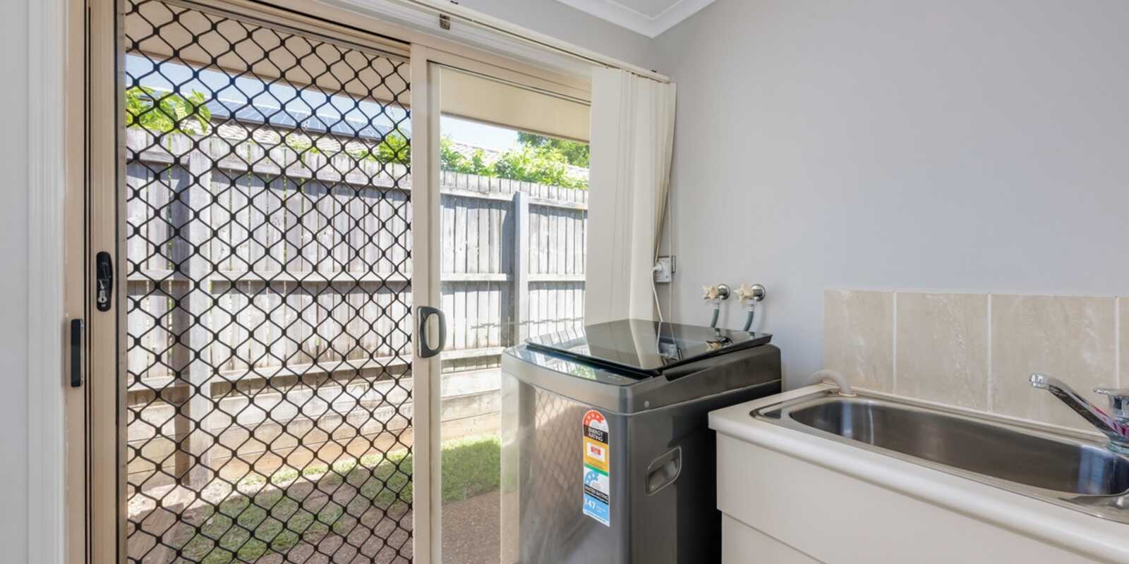 15 McCallum Close Coral Cove 15 McCallum Close Coral Cove