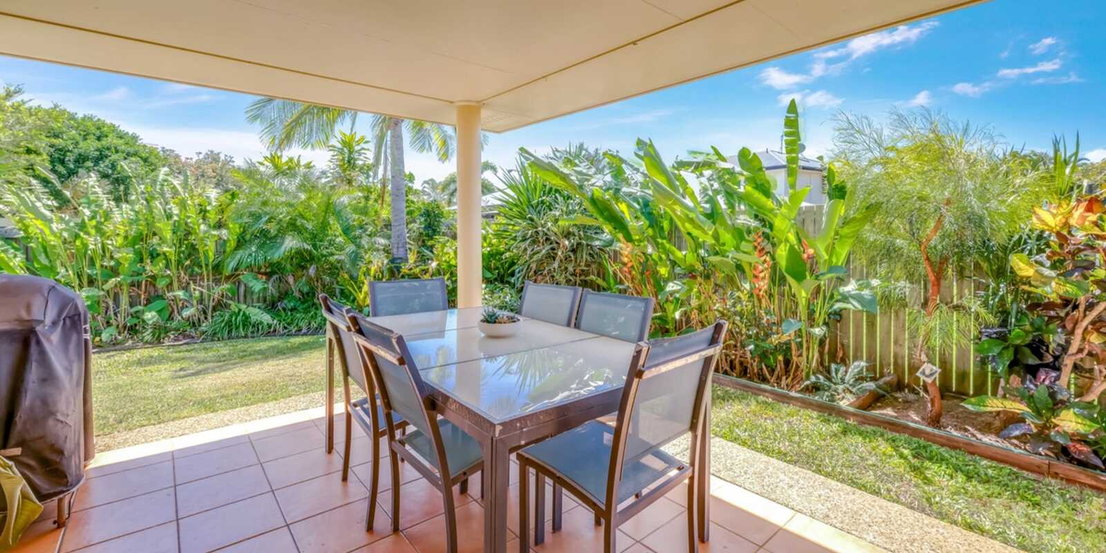 15 McCallum Close Coral Cove 15 McCallum Close Coral Cove