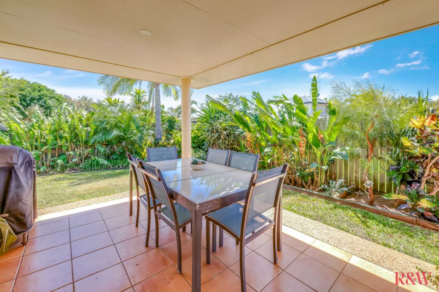 15 McCallum Close Coral Cove 15 McCallum Close Coral Cove