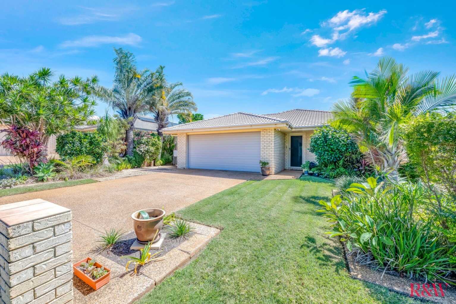 15 McCallum Close Coral Cove 15 McCallum Close Coral Cove