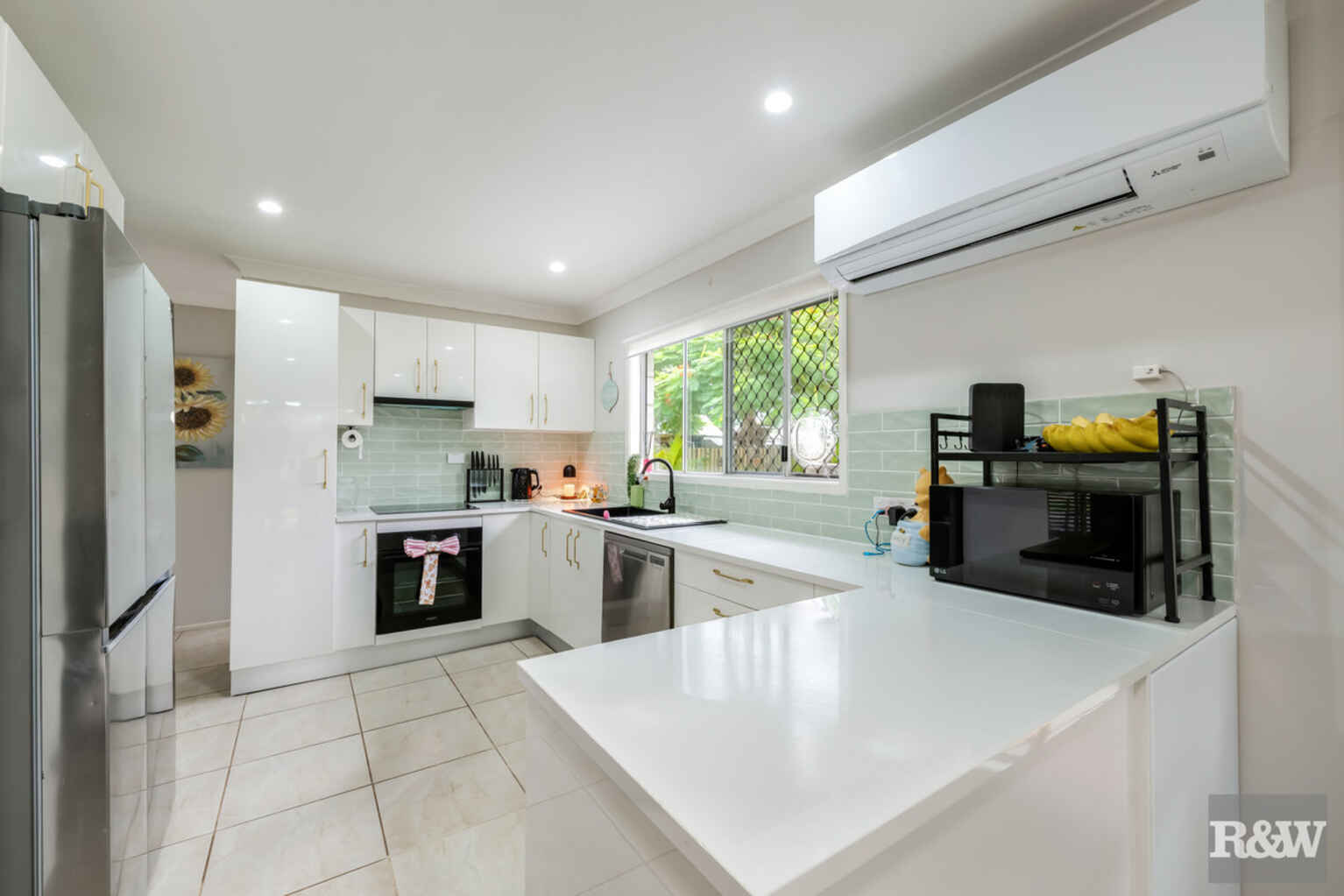 30 SUNSET Drive Thabeban 30 SUNSET Drive Thabeban