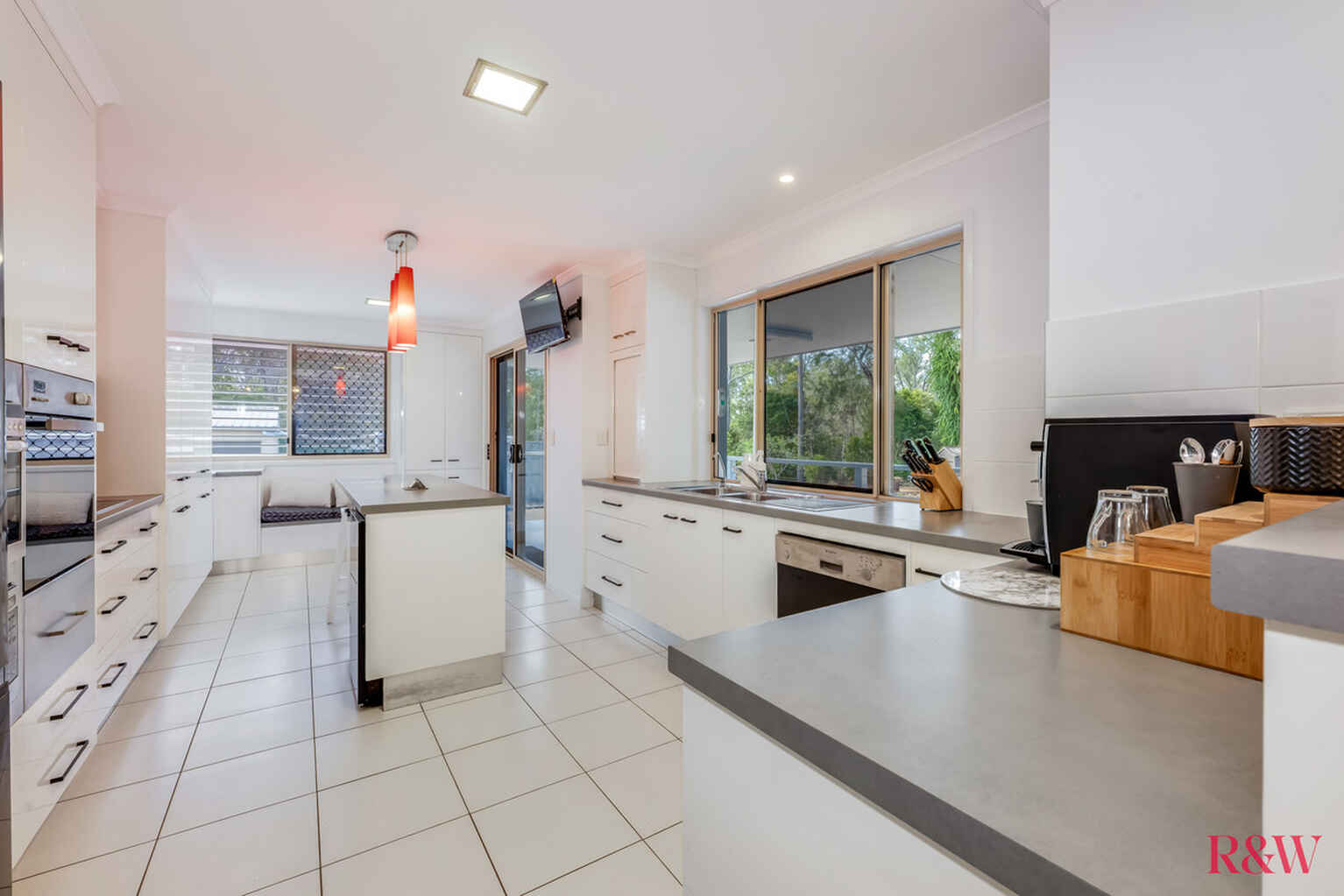 1 Narooma Drive Branyan