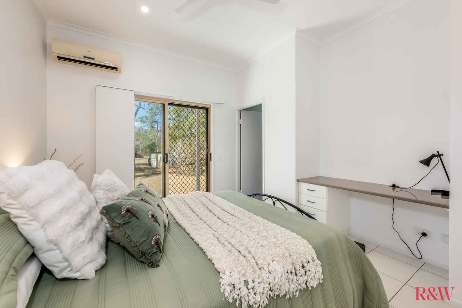 1 Narooma Drive Branyan
